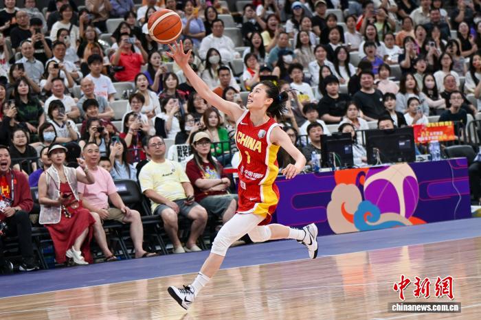 中国女篮以101-66大胜韩国队，35分优势夺得2025年