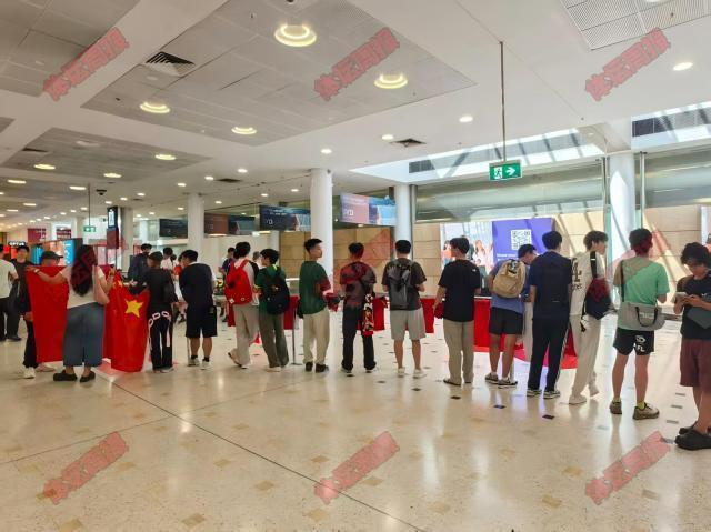 中国男足国家队抵达悉尼展开首训 补召李扬徐彬