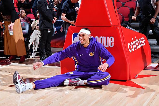 湖人七连胜领跑西部 艾顿力压海斯成关键战力