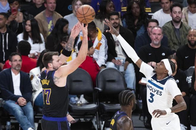 活塞逆转森林狼终结对手季后赛希望