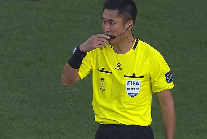 沙特国脚冲撞裁判遭重罚 吉达联合爆冷出局亚冠