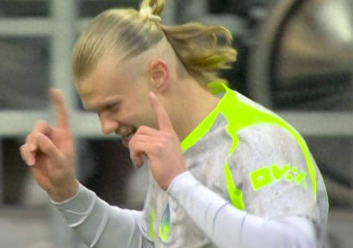 曼城逆转伯恩利重回榜首，赛程差异成关键